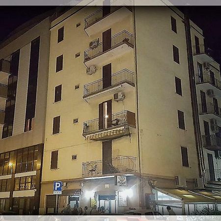 Appartamento Claudia Бари Экстерьер фото